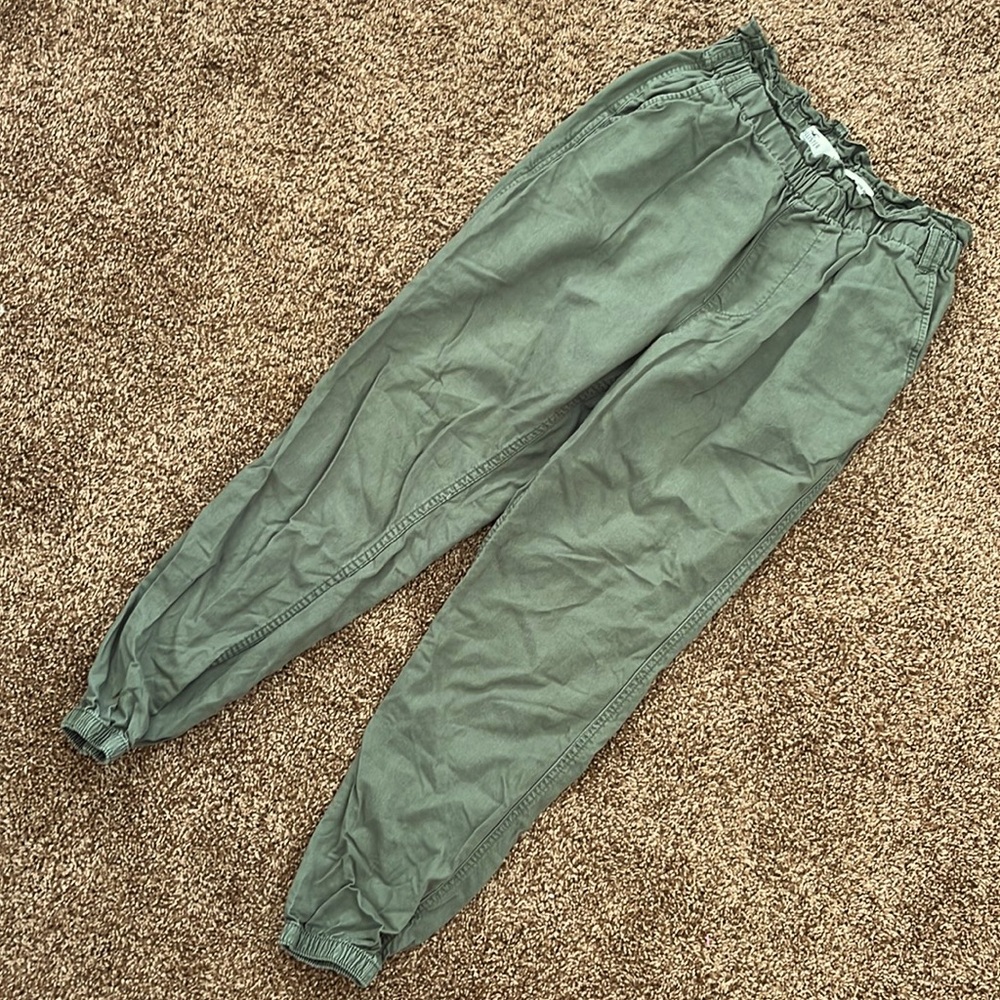 Hollister extra high rise jogger green pants